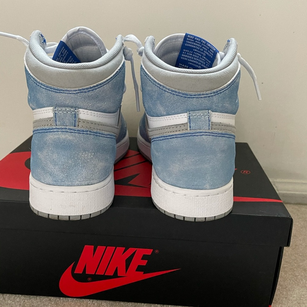 Nike - Picture 3 of 8